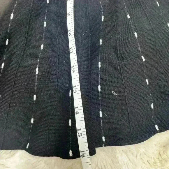 Black and white polka dotted knit skirt - Picture 4 of 4